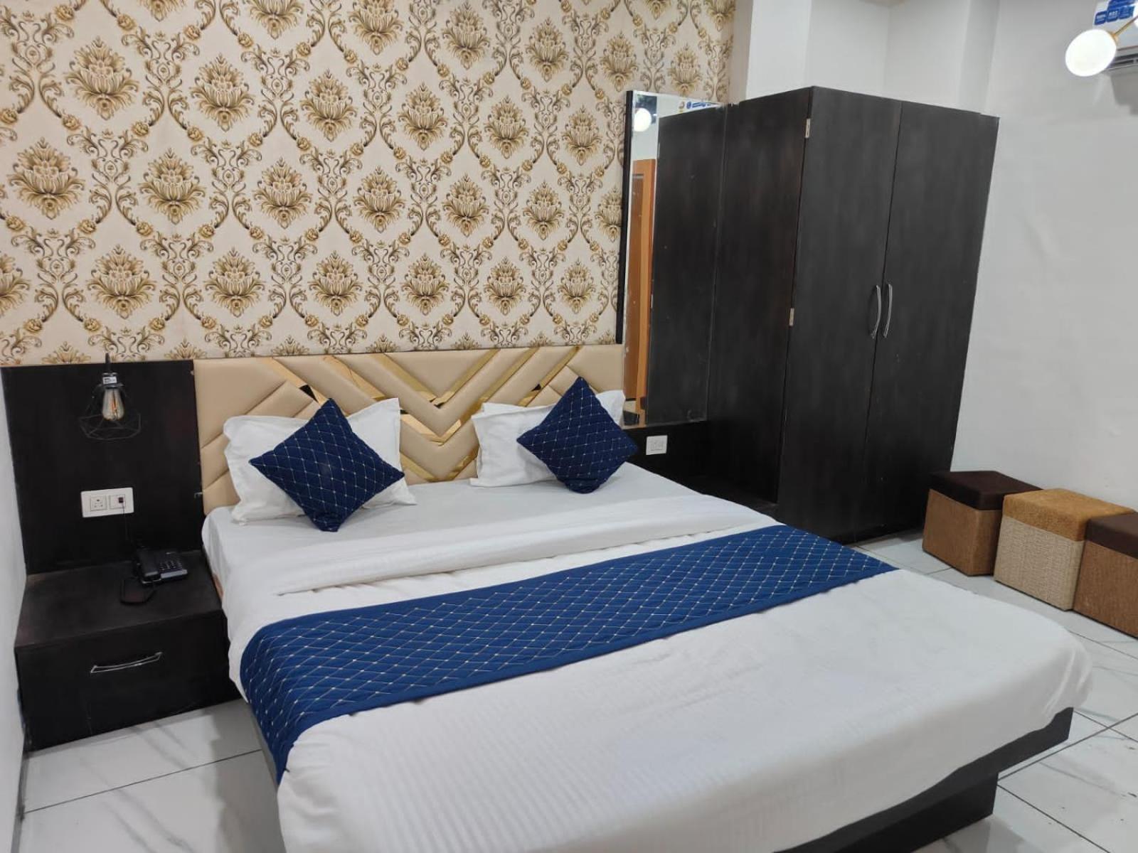 Rk Hotel & Restaurant Dewas Ngoại thất bức ảnh