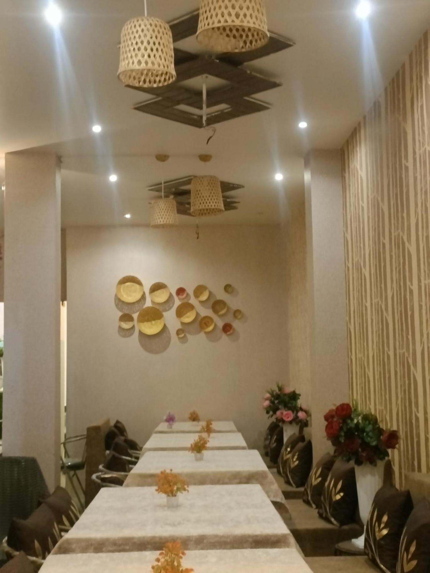 Rk Hotel & Restaurant Dewas Ngoại thất bức ảnh