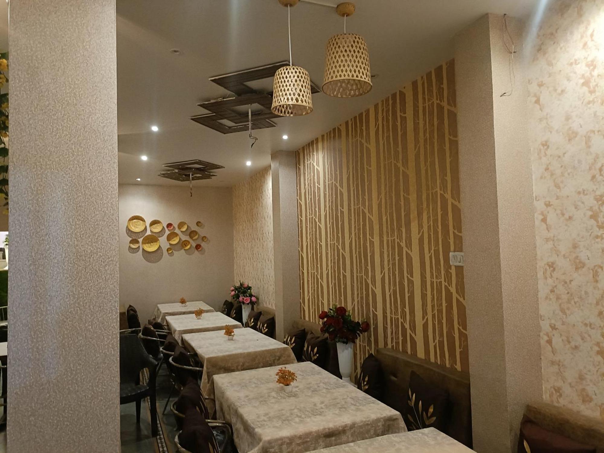 Rk Hotel & Restaurant Dewas Ngoại thất bức ảnh